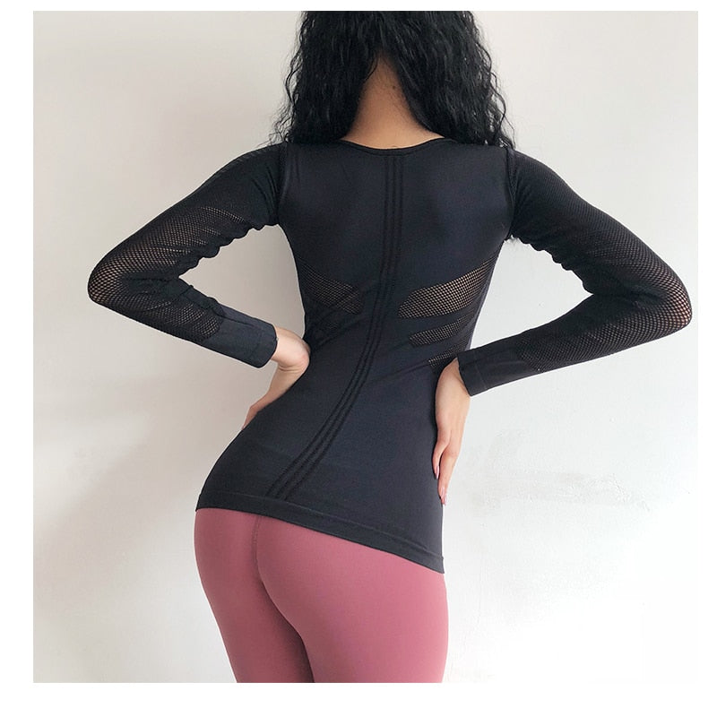 young lady
 exciting body-building playing
 t-shirt longer
 sleeves exercise tee black smooth and continuous
 moving
 shirt yoga top Gym clothes
